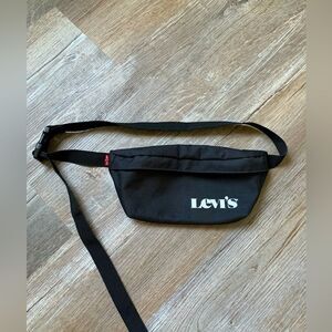Levi’s Fanny Pack Waist Crossbody Bag Adjustable Double Zipper Black White Small